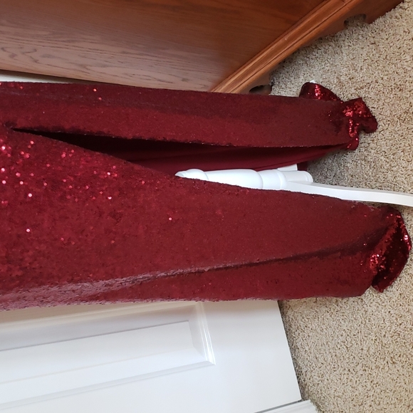B Smart Dark Red Sequin Mermaid Gown - EUC - Picture 3 of 7